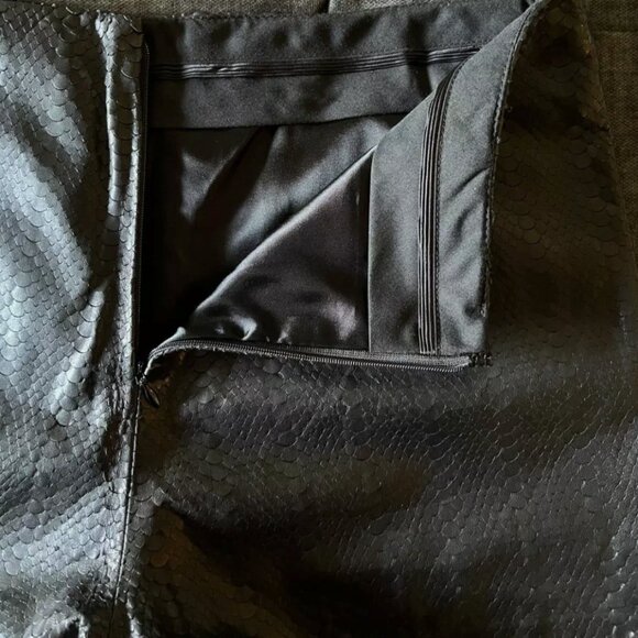 J BRAND TULLIA LEATHER SHORT SHORTS - SNAKESKIN TEXTURE EMBOSSED PRINT - REAL - Picture 6 of 14